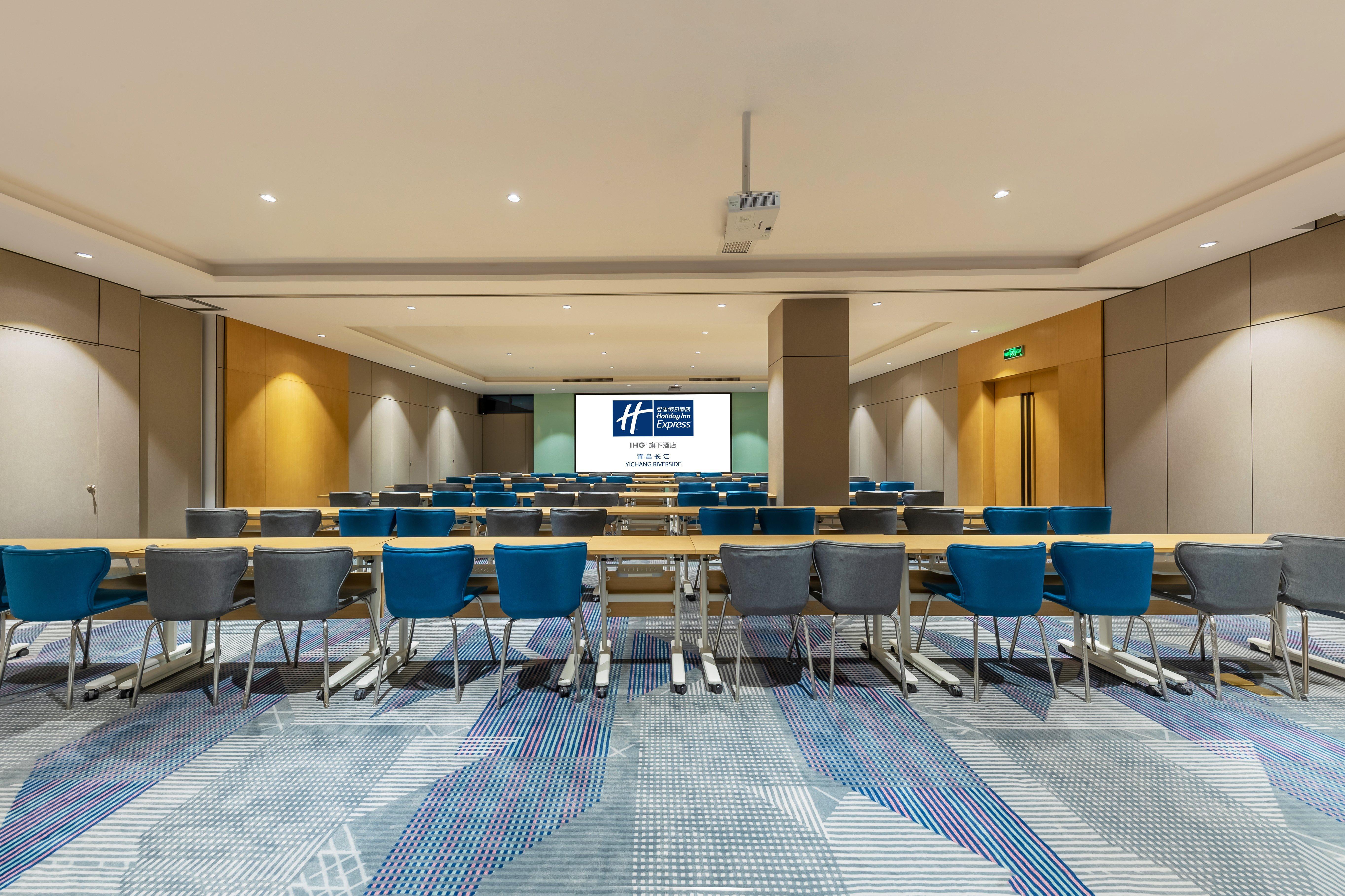 Holiday Inn Express Yichang Riverside By Ihg Exterior photo