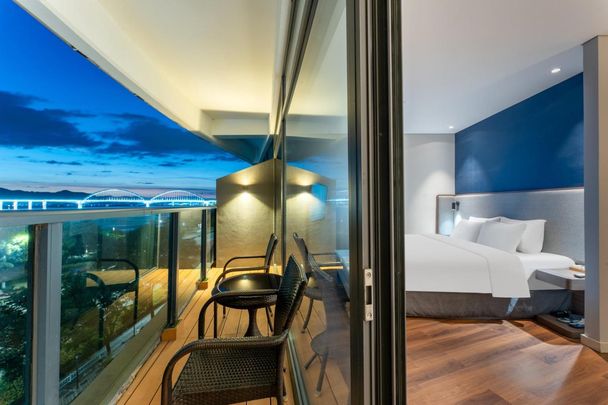 Holiday Inn Express Yichang Riverside By Ihg Exterior photo